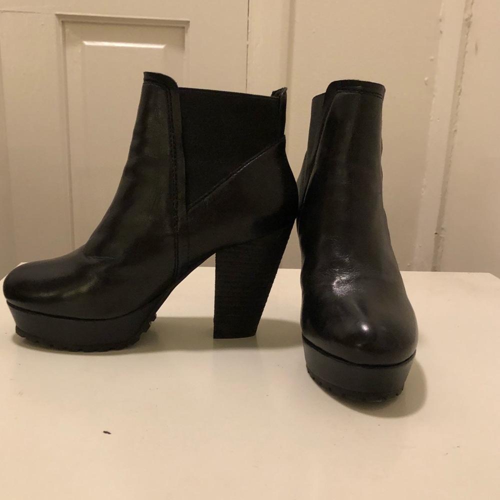 Steve Madden Black Leather Heeled Boots